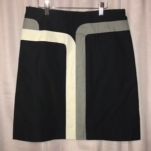 Gently used ‘S Max Mara black gray & white skirt